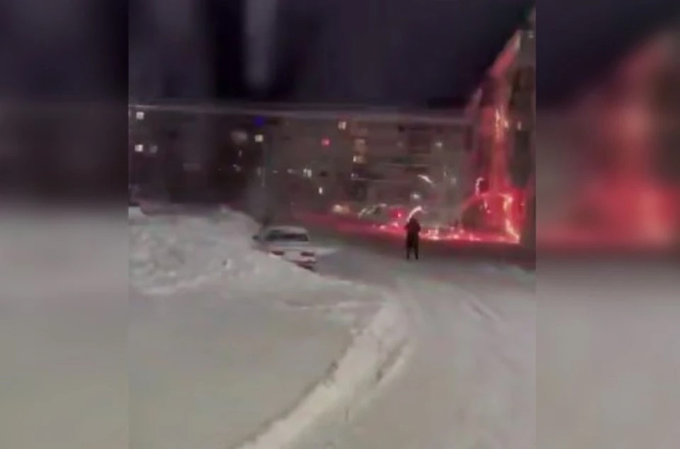 В Коми салюты улетели в окна жилого дома