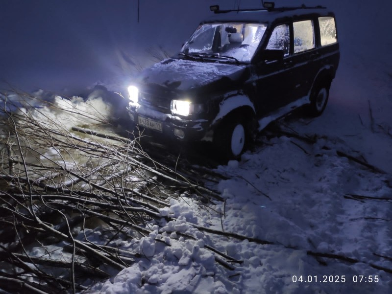 Три "Бурана" на помощь: в Коми автомобиль спасен из ледяной ловушки 