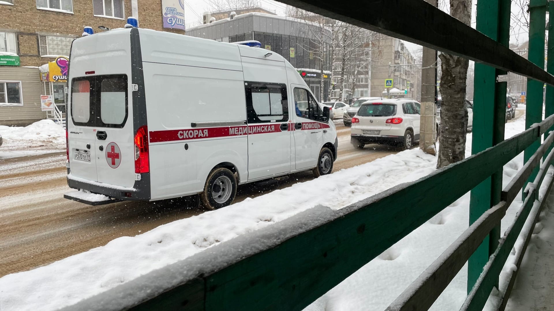 В Коми пьяный водитель на снегоходе сбил трех женщин 