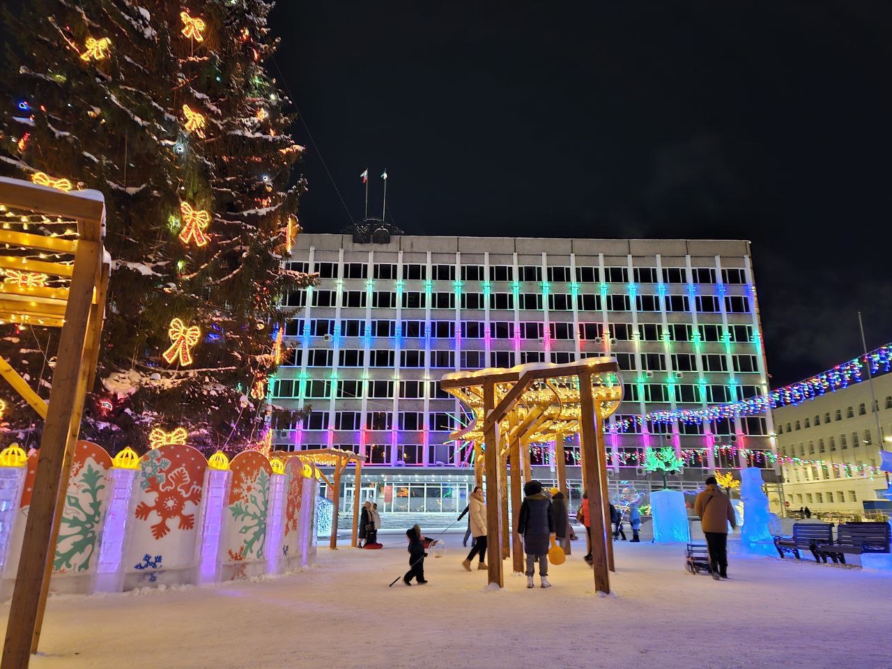 В Сыктывкаре ледовый городок разберут раньше положенного срока