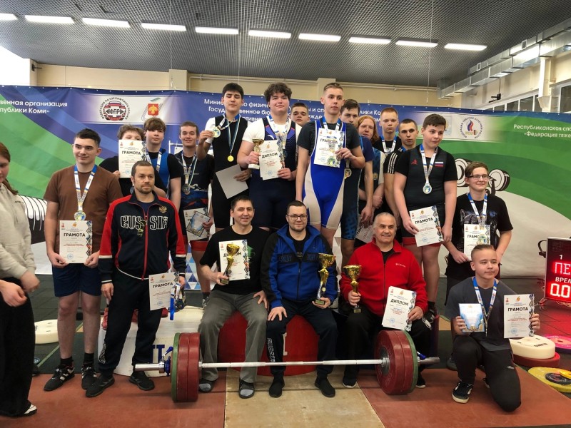 Сыктывкарские спортсмены одержали победу на первенстве Коми по тяжелой атлетике