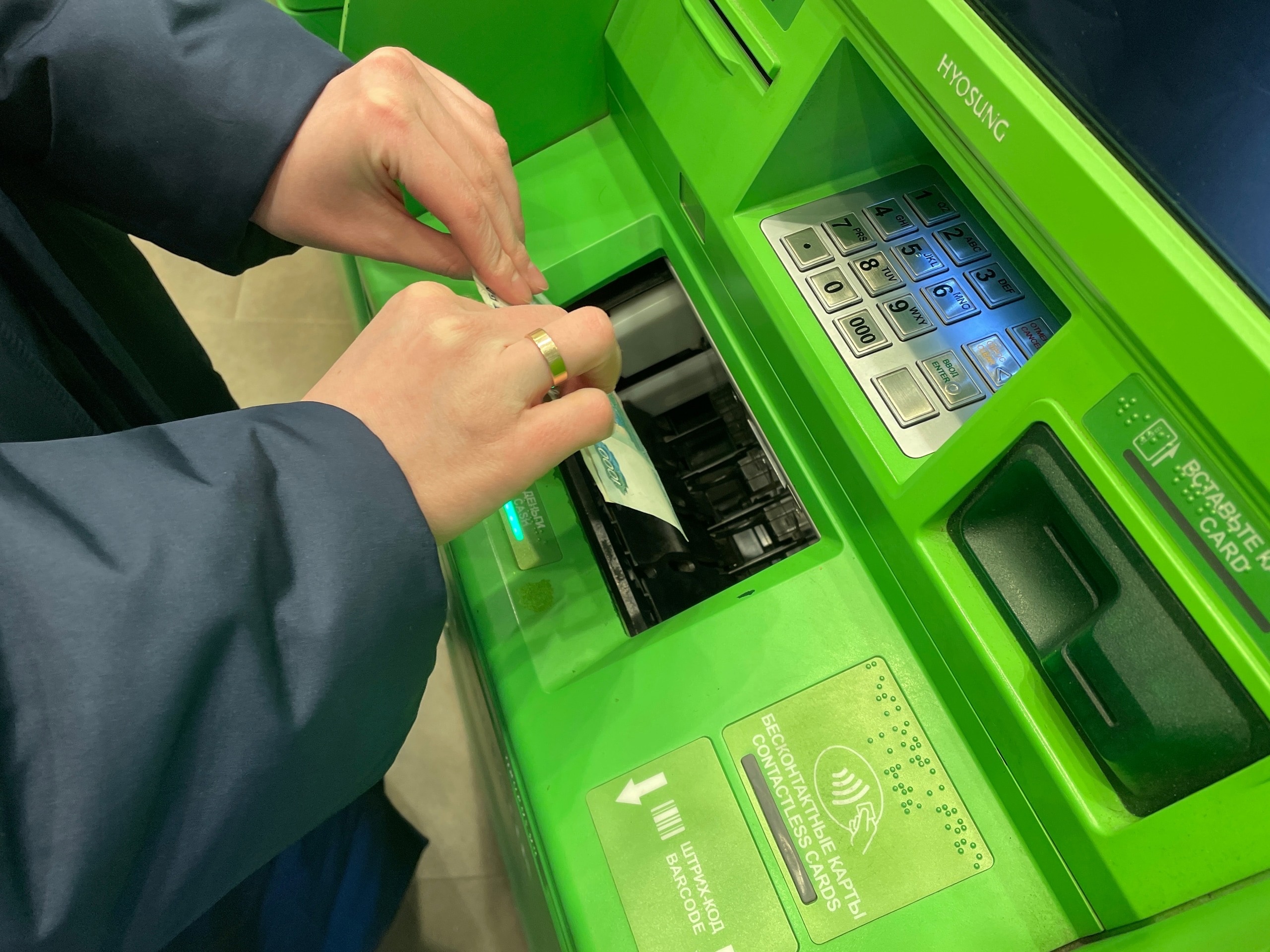 С сегодняшнего дня: Сбербанк обратился ко всем, кто оставляет деньги на банковской карте