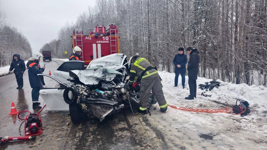 Следователи выясняют обстоятельства смертельного ДТП с участием автобуса и легкового автомобиля в Коми