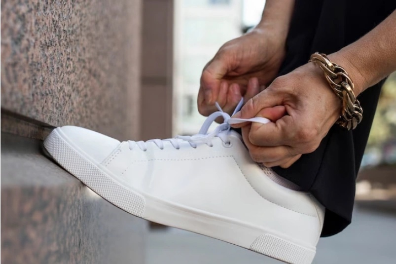 Белоснежная подошва за 1 гениальный лайфхак даже на старых кроссовках - покорил соцсети