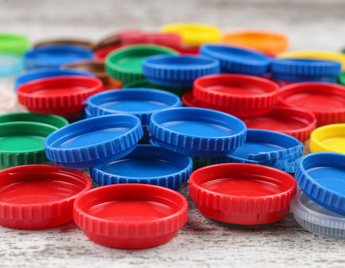 Крышки от бутылок больше не выкидываю: сосед подсказал секрет их применения - спасение от всех бед