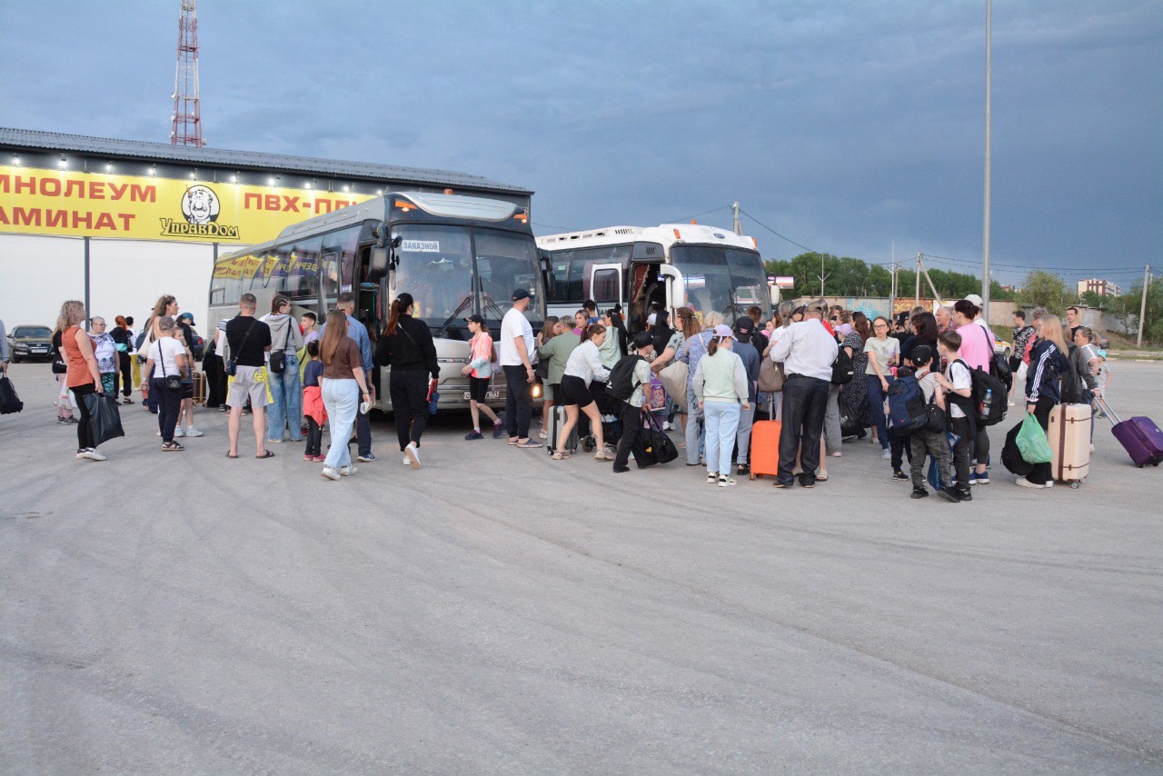 Юные жители Коми отправились на черноморские каникулы