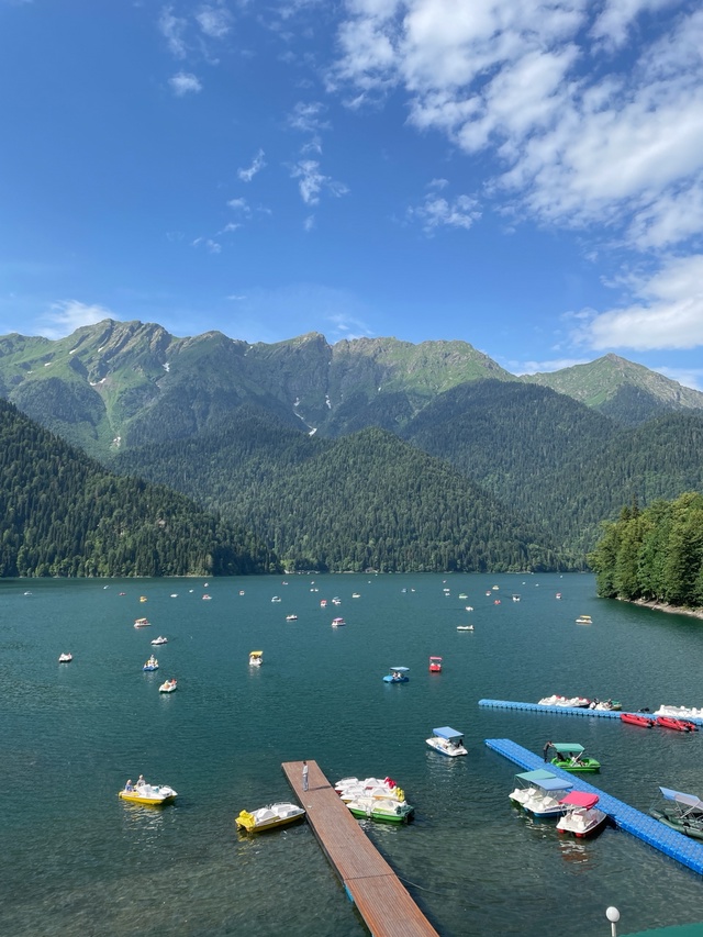 "В этот красивый ад больше ни ногой": российские туристы поделились честным отзывов о путешествии в Абхазию