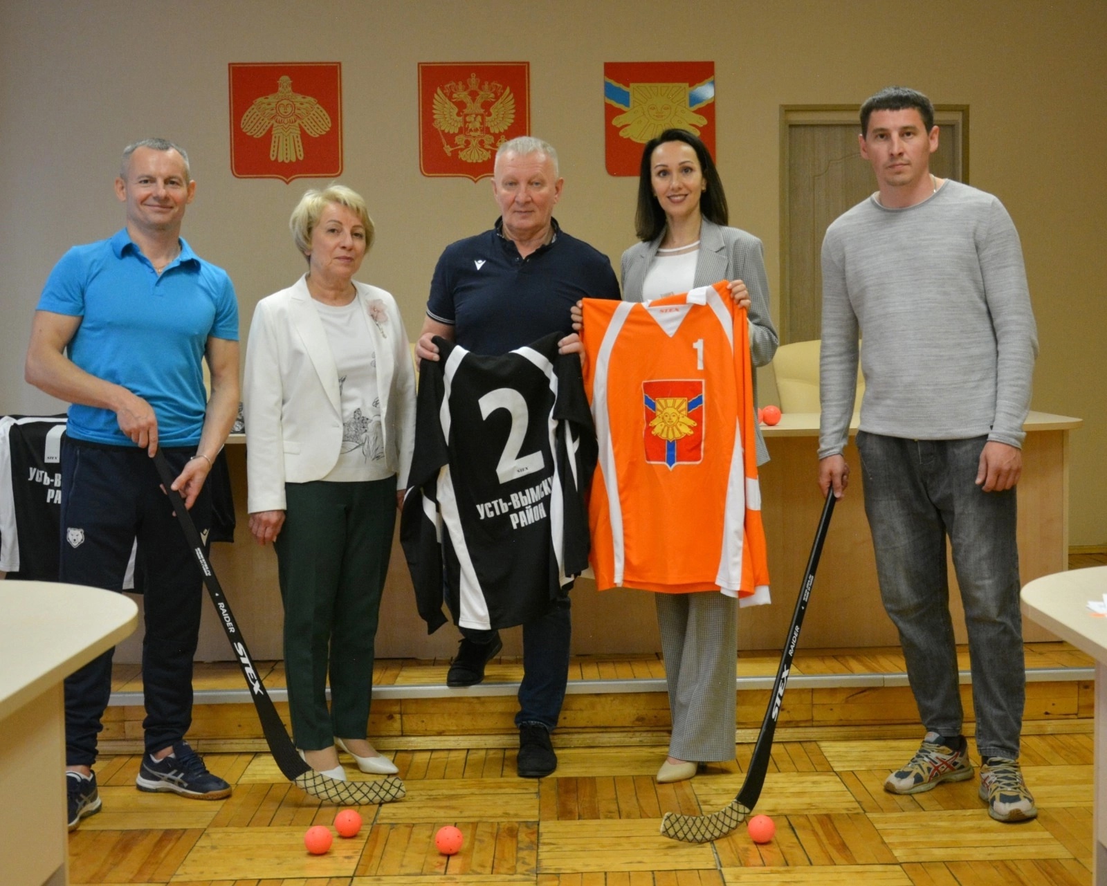 В Коми ветераны мини-хоккея получили новую форму к празднику