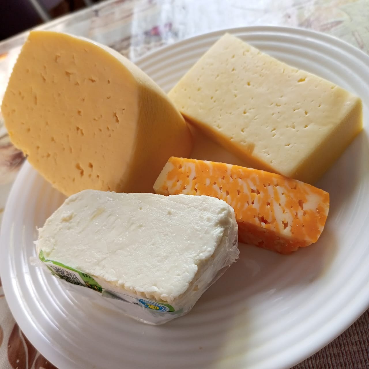 "Не покупайте этот сыр даже по акции - он в черном списке": новое исследование Роскачества