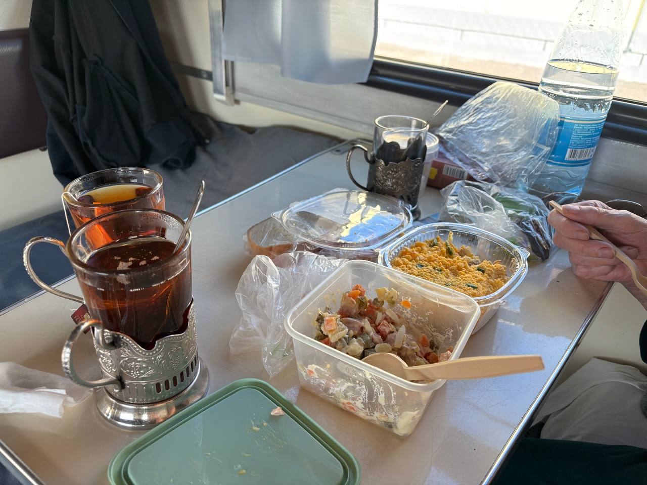 За что пассажиры поездов не любят 3 и 6 места при поездке на Юг: хоть в купе, хоть в плацкарте