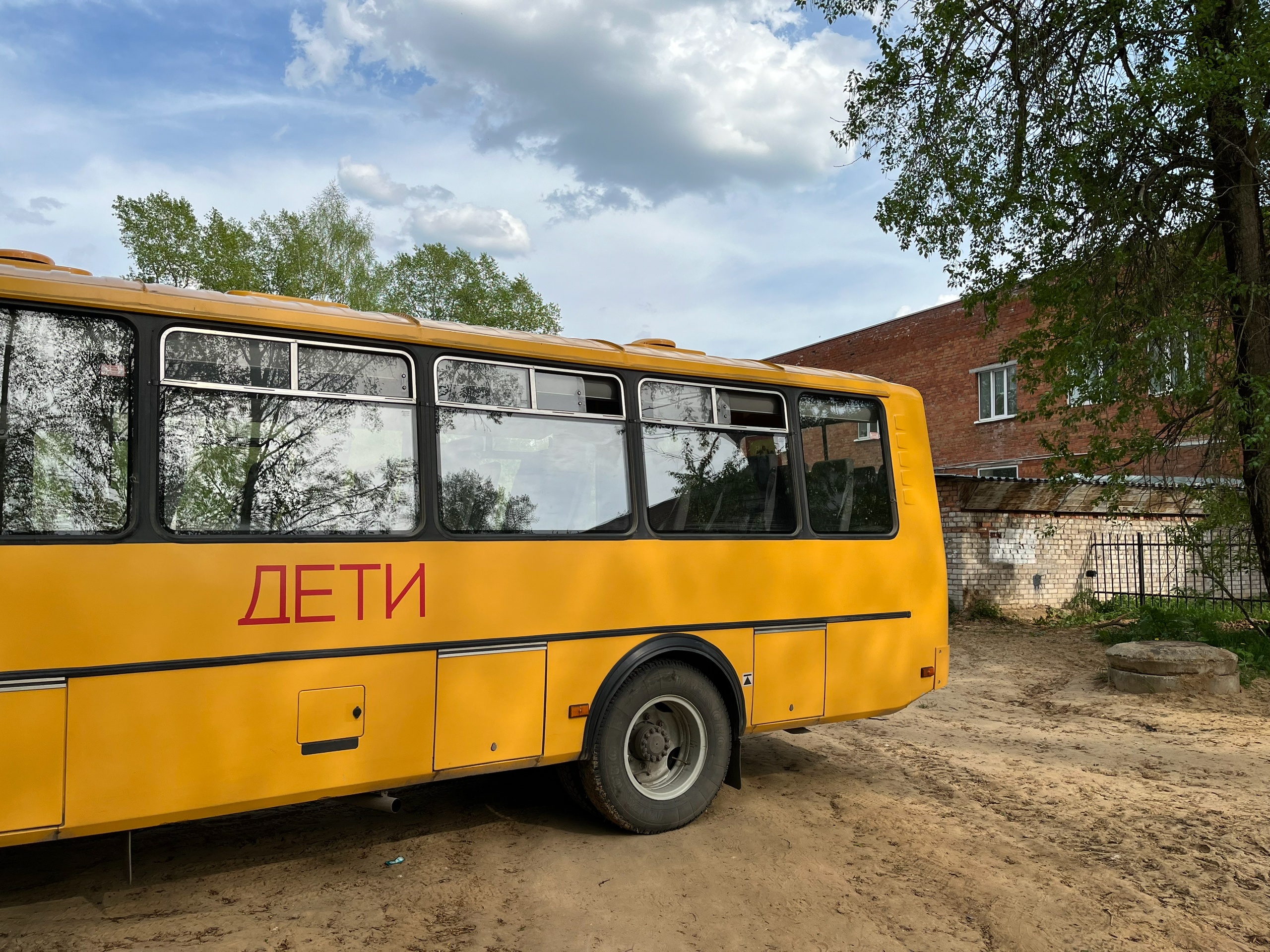 Более трех миллиардов рублей направят на обновление школьных дорог в Коми