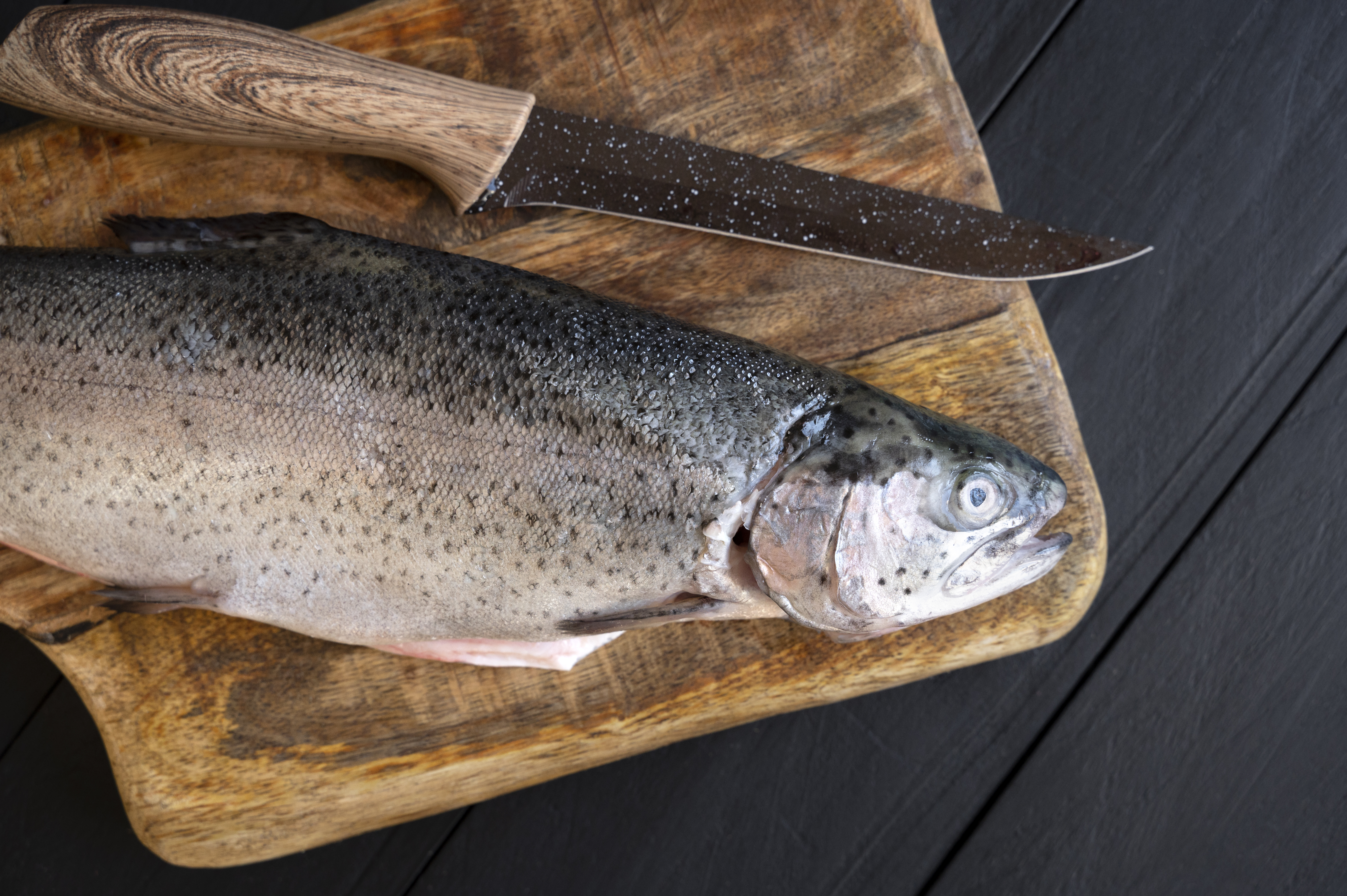 Купила в Светофоре дешевую горбушу, а при разделке глаза на лоб полезли: муж тут же примчался на мой крик