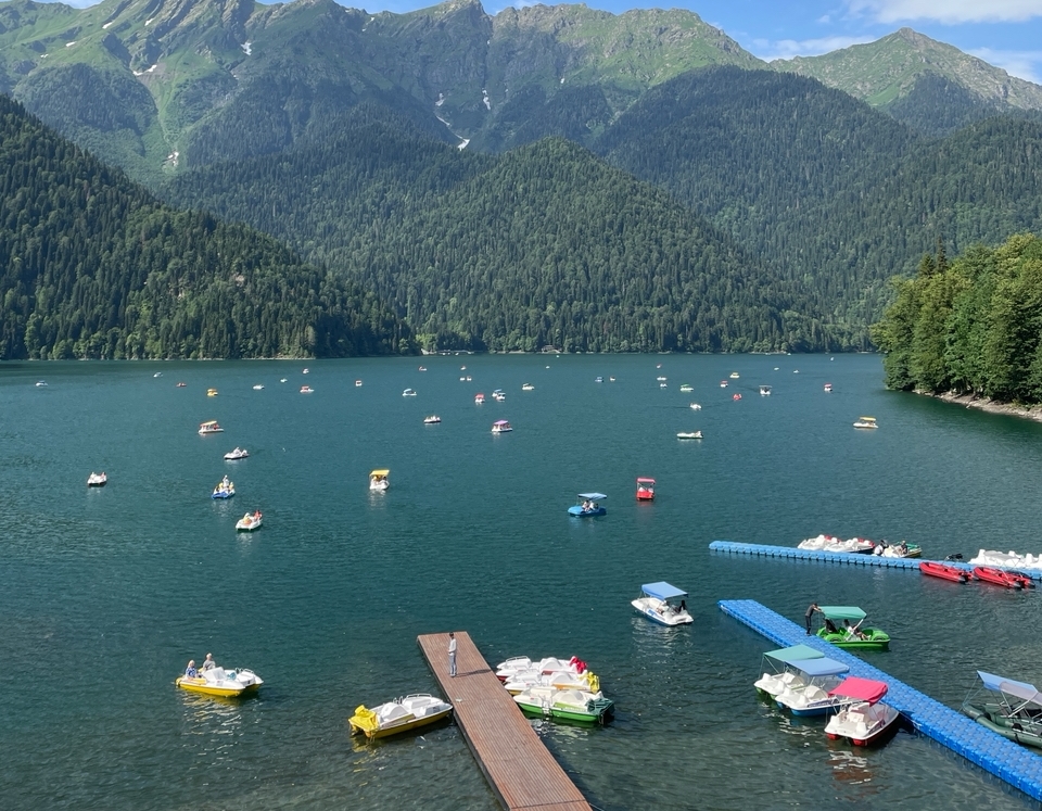 Курорт победившего обдиралова: море чистое, горы высокие, а вот с людьми всё сложно — 5 ложек дегтя в бочке абхазского меда