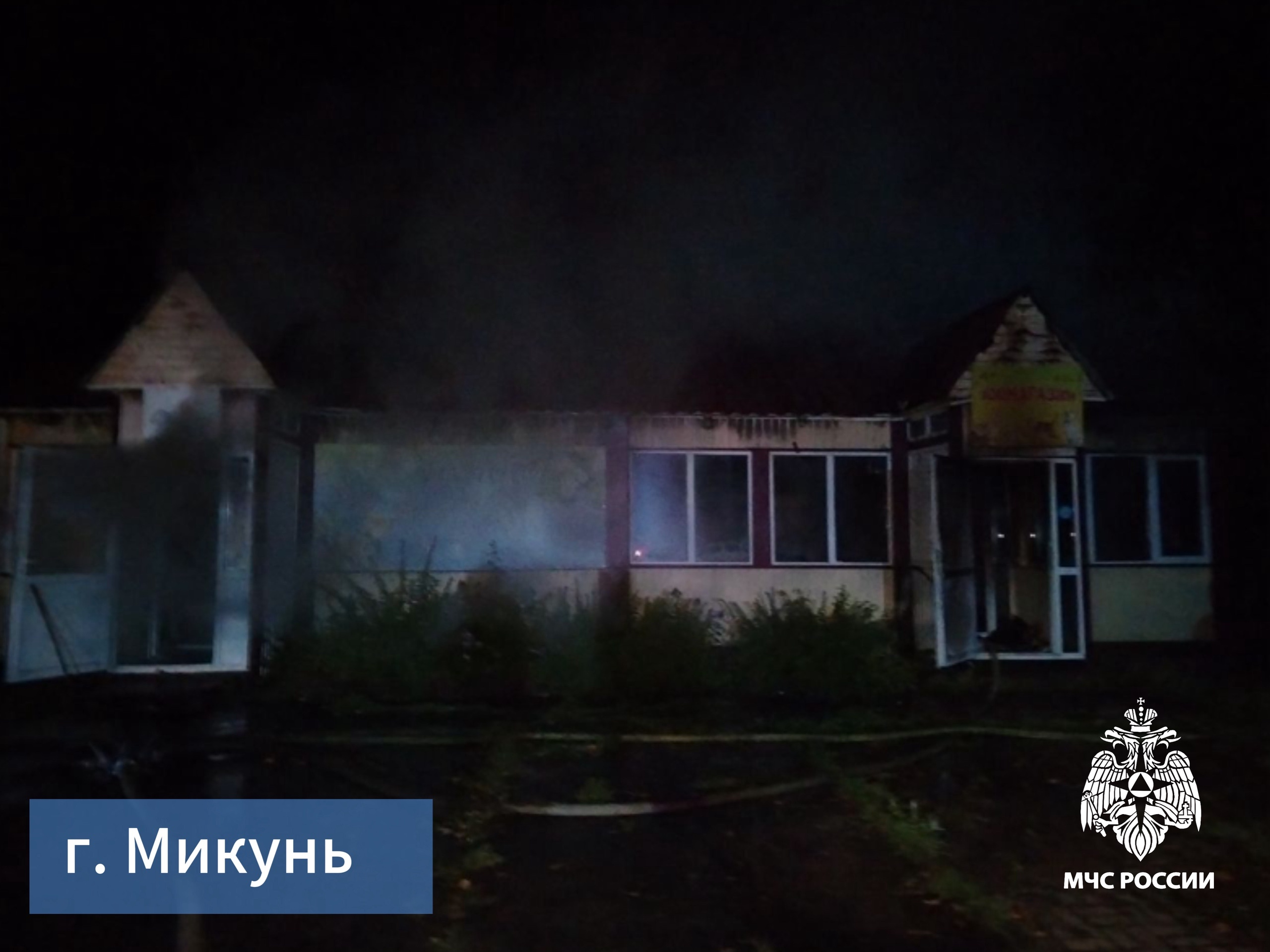 За сутки в Коми горели магазин, неэксплуатируемое здание и дача