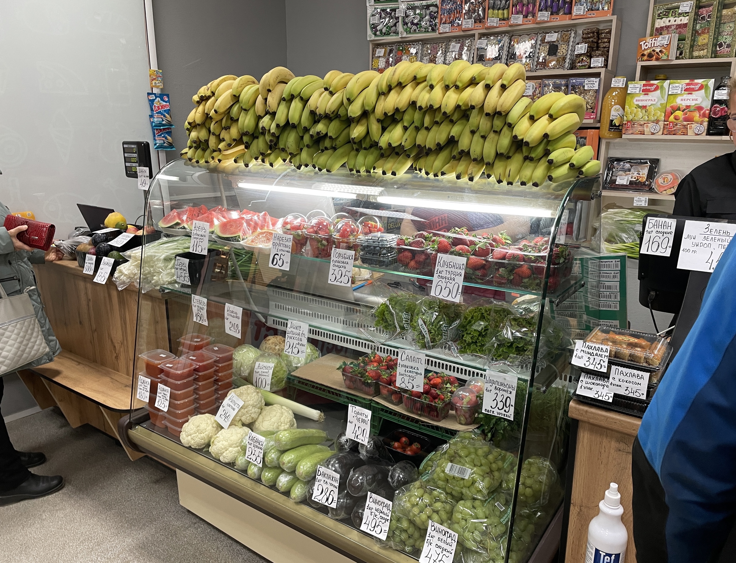 Банановую кожуру посыпаю солью — весь сентябрь не нарадуюсь своей смекалке: лучший лайфхак для ленивых