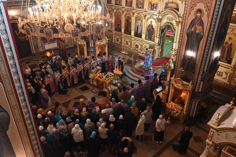 В Сыктывкар доставили мощи святителя Тихона