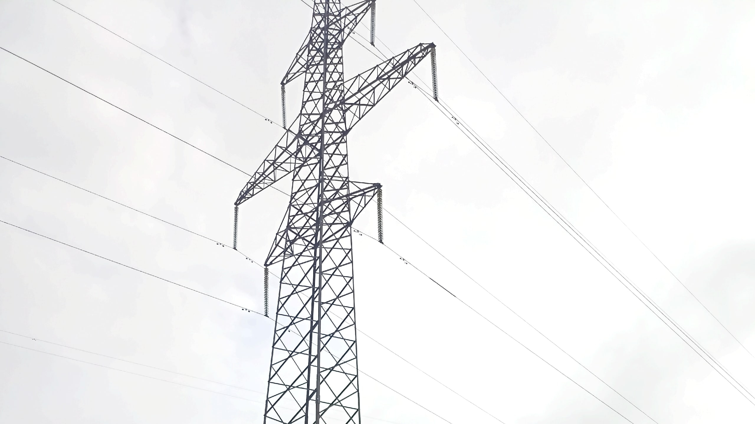 Кратковременный сбой на ГРЭС вызвал перебои с электроснабжением в нескольких районах Коми и Архангельской области