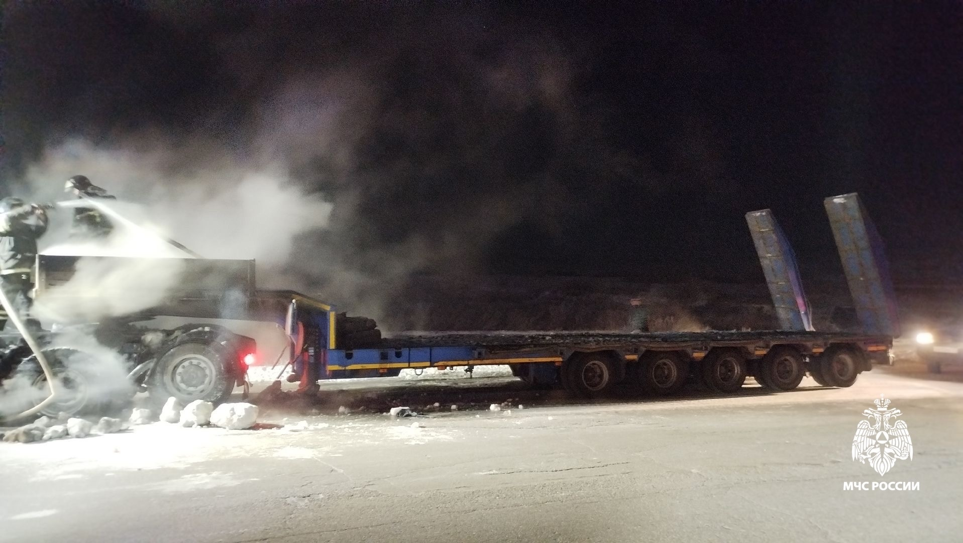 На трассе в Коми загорелся грузовик