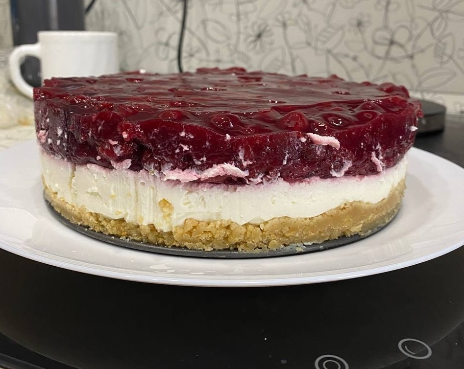 Рецепт необычного домашнего торта со сметанным кремом: готовится не только просто, но и быстро