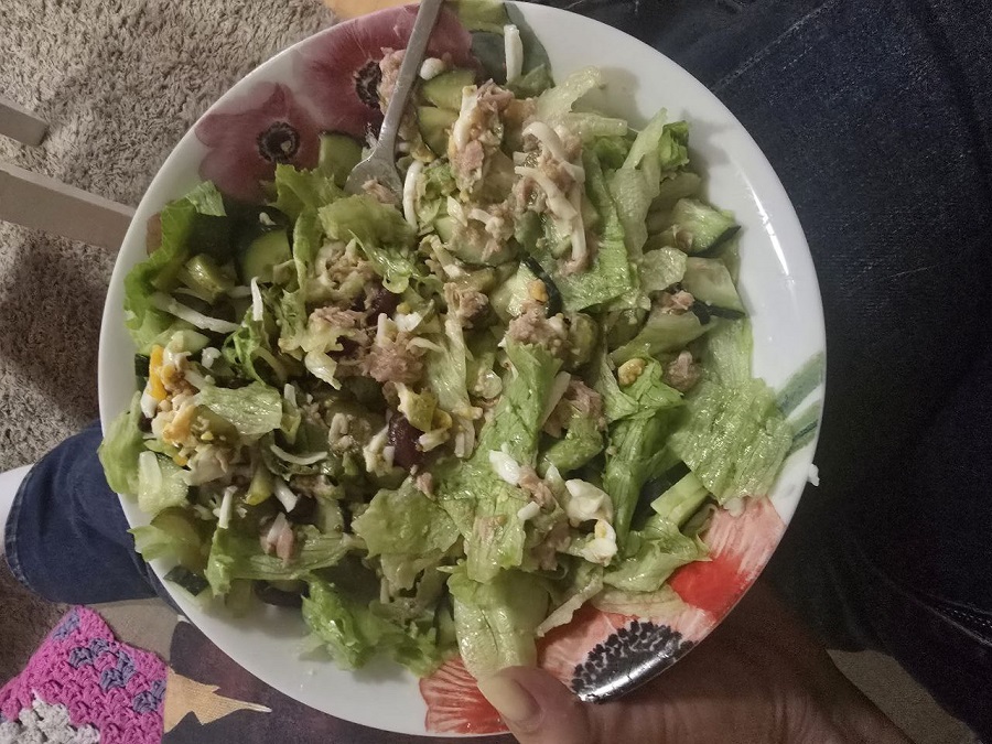 Забудьте о "Шубе" до Нового года: простой салат с селедкой - готовится за 5 минут и тает во рту