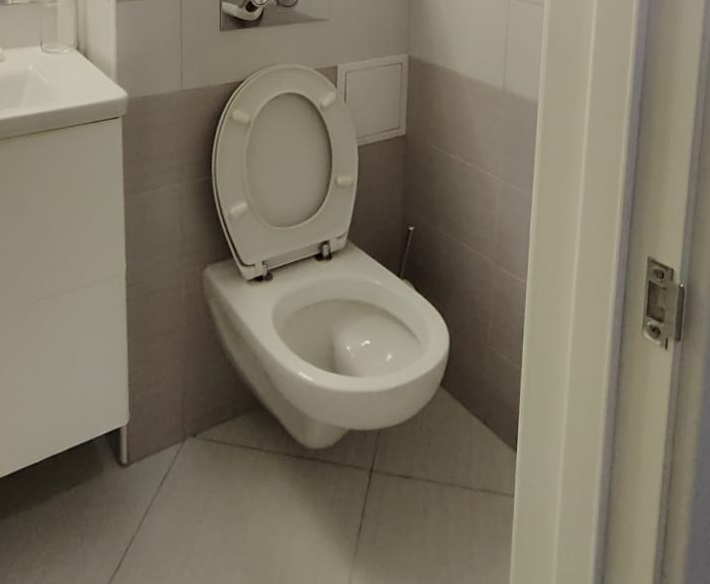 2 ингредиента в бутылку - и унитаз сияет ярче звезд: народный лайфхак из СССР