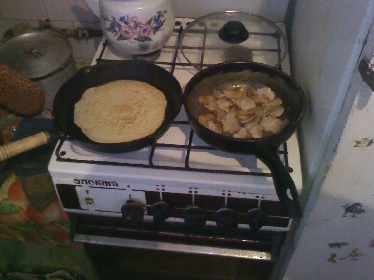 Беру манку и кефир - мой рецепт идеальных блинов. Точно получится даже у профанов