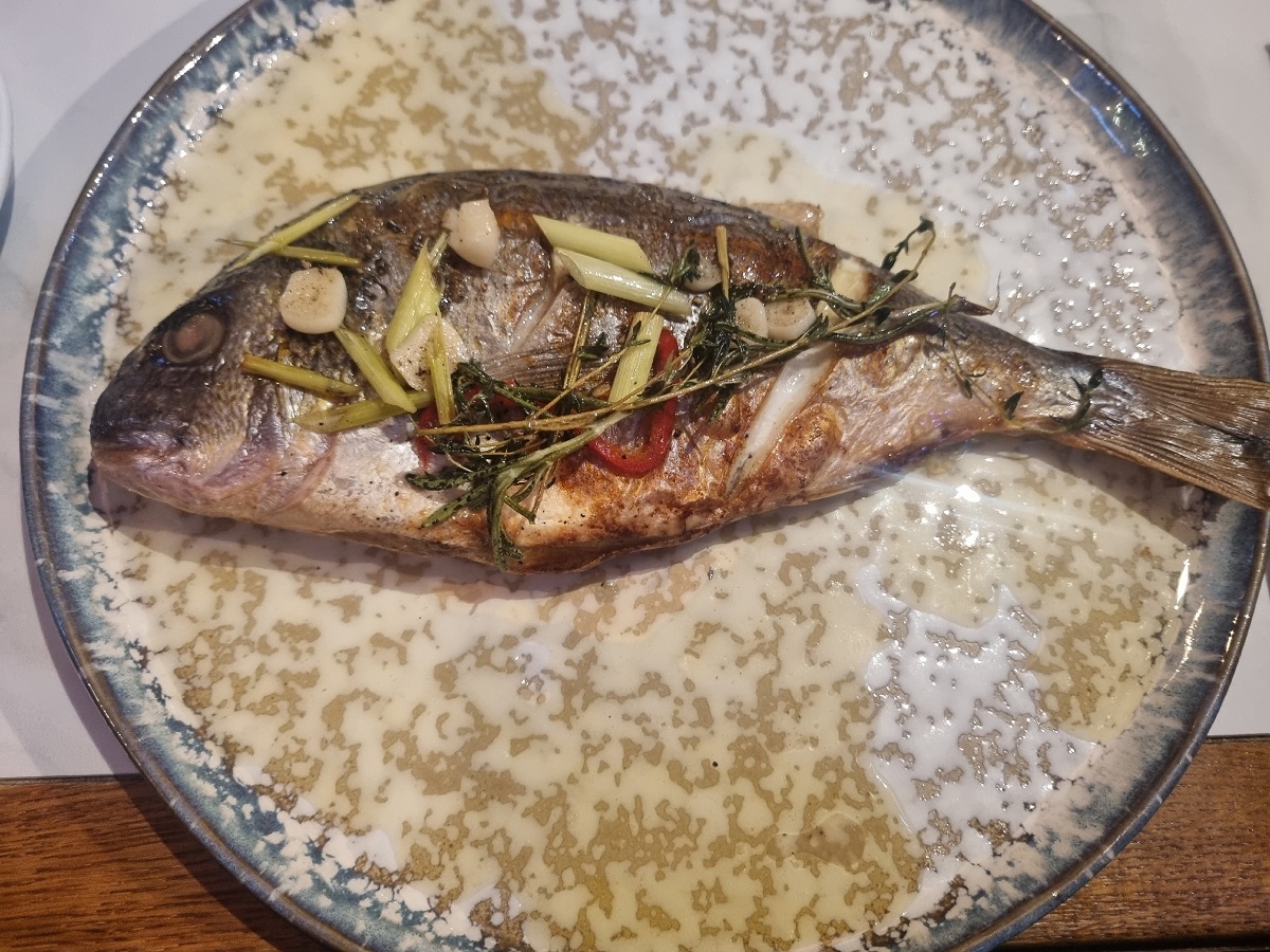 Почему скумбрия стоит 400 рублей, а дорадо 1000, хотя обе морские рыбы: рыбак объяснил, в чём соль таких цен