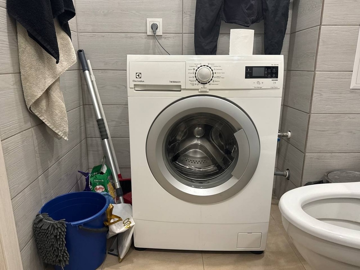 Стирает лучше, чем уксус: копеечное средство возвращает стиральной машине свежесть и блеск