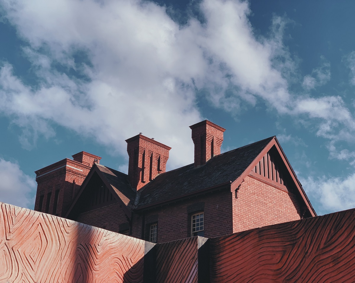 Керамика, кирпич или сэндвич: какой дымоход прослужит 50 лет без замены — лучший вариант по мнению сттроителей