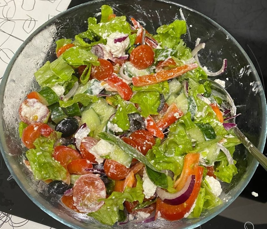 Салат, который любит Красная Лошадь: авокадо с селедью сделают ваш 2026 год богатым и лёгким