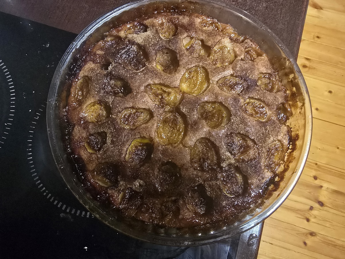 Делаю вкуснейший пирог на сковороде всего за 15 минут: муж и дети сметают моментально