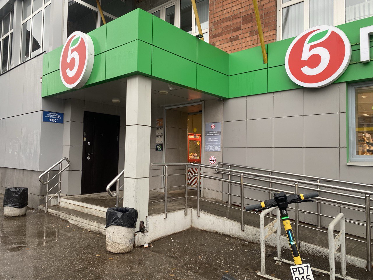 Зачем продавцы "Магнитов" и "Пятёрочек" забирают себе маленькие незаметные пакетики из ящиков с бананами