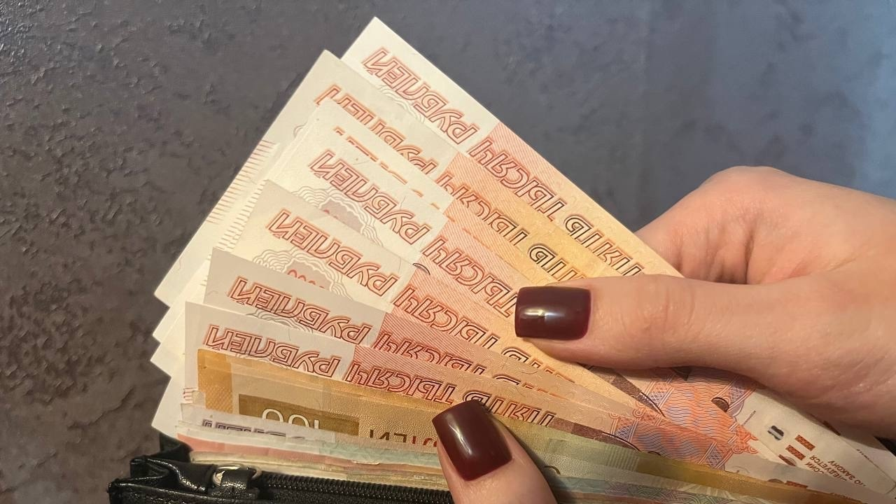 Жители Коми активно берут кредиты: в октябре выдано более 2 миллиардов рублей