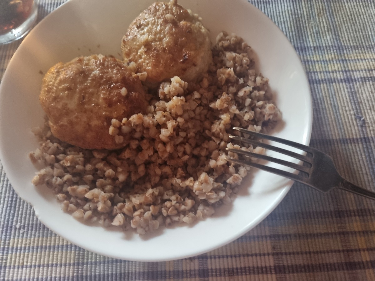 Котлеты теперь готовлю в духовке и без яиц: таких сковороде не пожарить. 3 хитрости приготовления сочных ароматных котлет