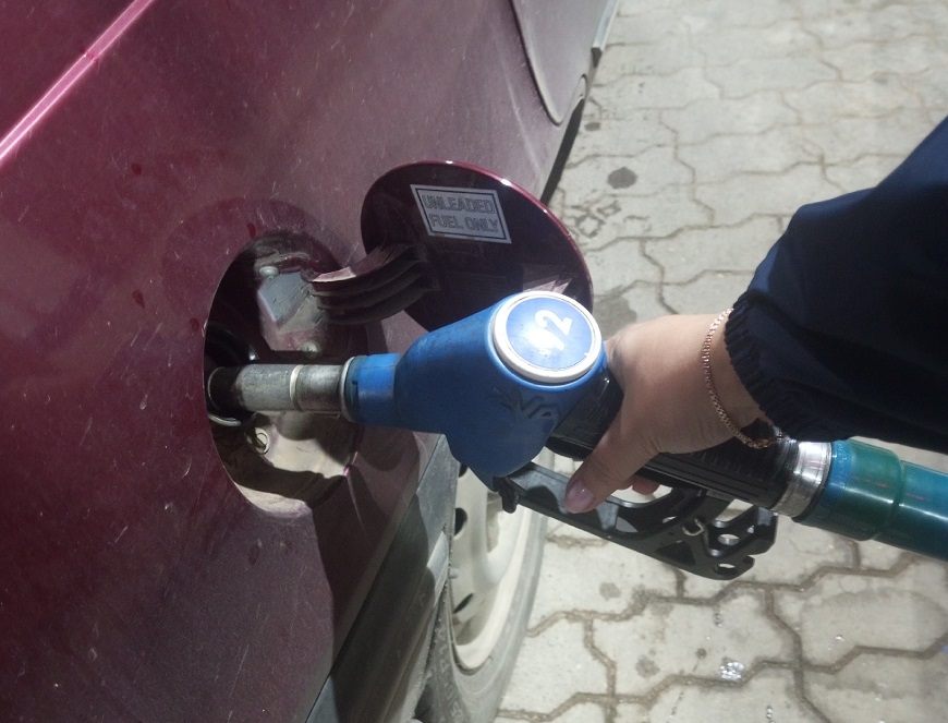 Заправлять по 5 – 10 литров – неправильно: но и вредно для вашего кошелькаи автомобиля