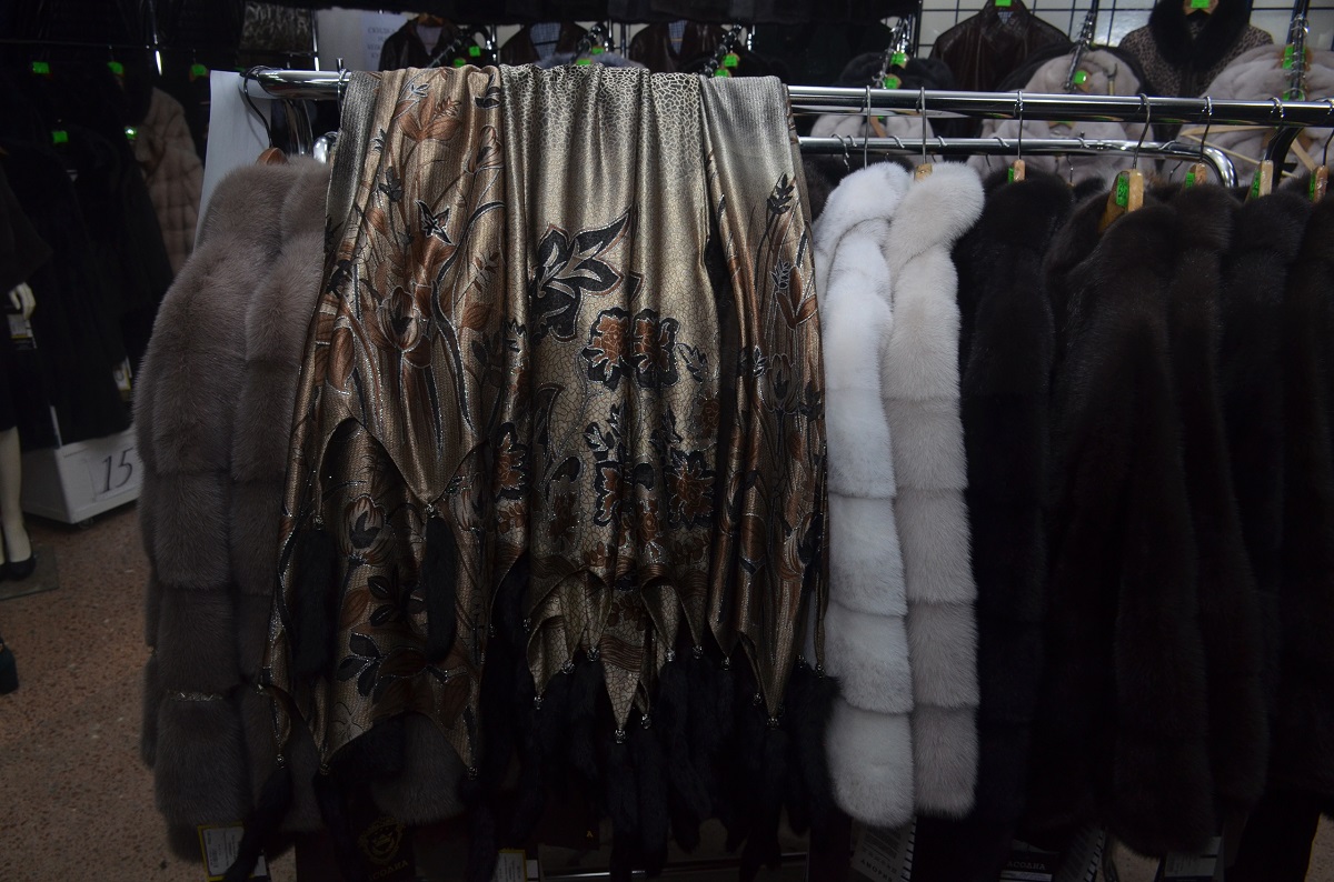 Стираем трендовую шубу безопасно: эффективные методы сухой и влажной чистки искусственного меха