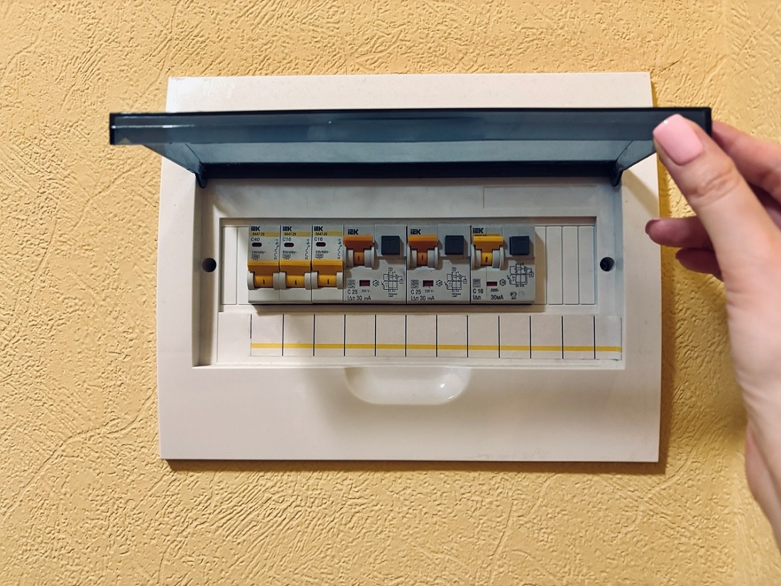 Почему на освещение необходимо ставить УЗО: 3 весомых аргумента — что говорят эксперты