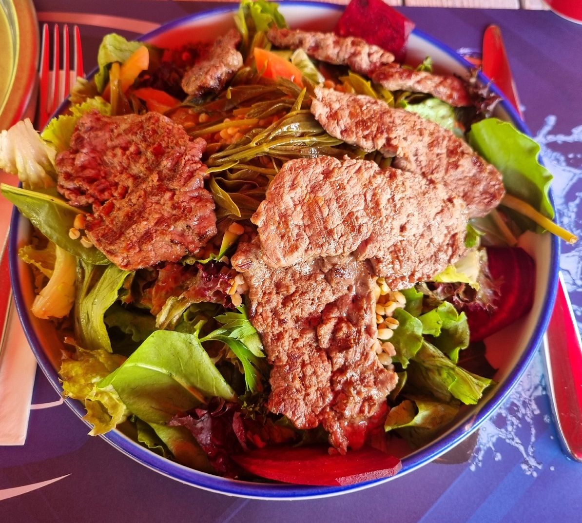 И закуска и горячее из 4х ингредиентов: теплый салат с картошкой и грибами - не стыдно поставить на праздничный стол