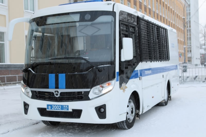 На охрану главной ёлки Сыктывкара заступил мобильный штаб полиции