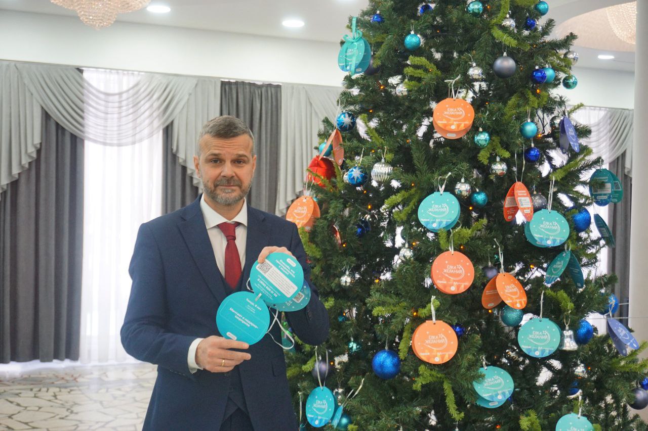 Команда администрации Сыктывкара исполнила детские мечты с 28 шаров "Ёлки желаний"