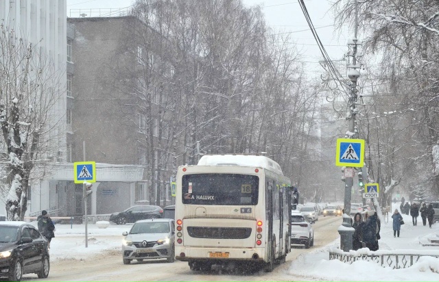 В Сыктывкаре в новогоднюю ночь несколько автобусов будут возить пассажиров бесплатно 