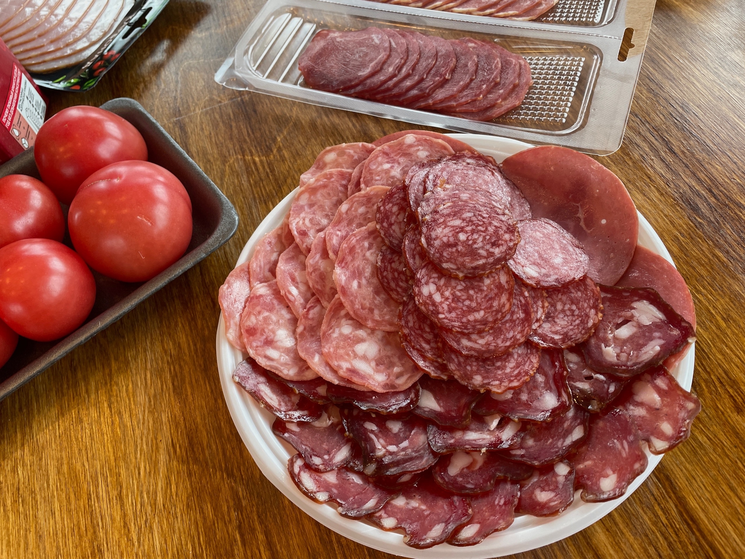 Колбасные тонкости: эксперт рассказал, что скрывается за маркировкой ГОСТ и ТУ на этикетке