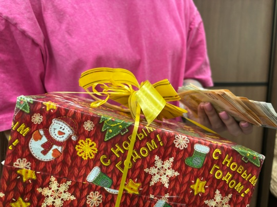 В Сыктывкаре дети продолжают получать подарки от Максима Мартышина и Ростислава Гольдштейна