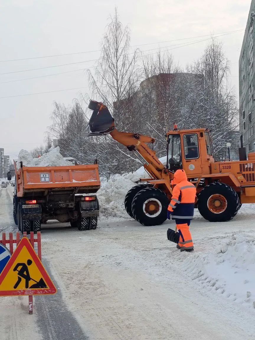 Из Эжвинского района Сыктывкара за неделю вывезли 270 кубометров снега