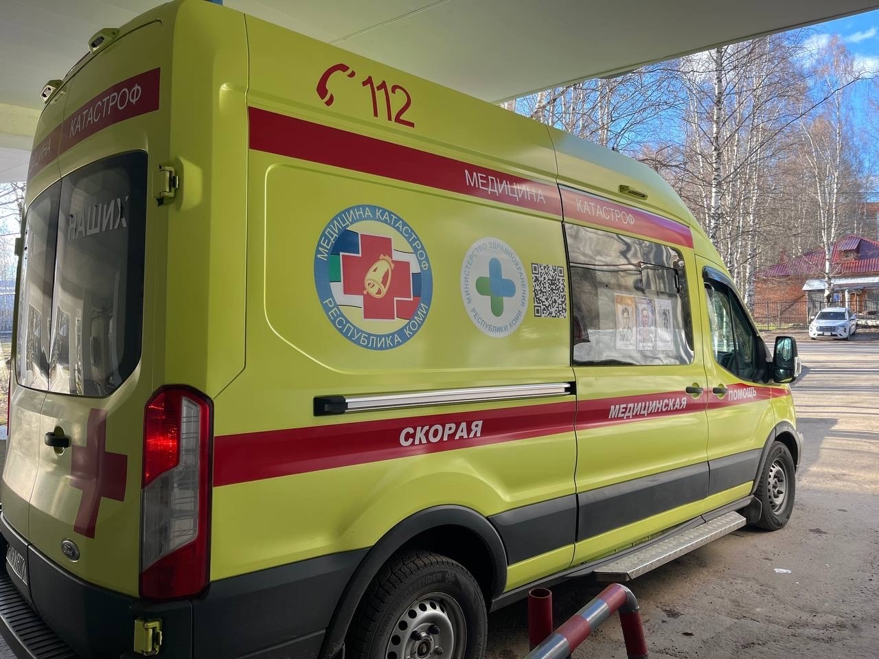 В Сыктывкаре ребенок провел 40 минут в ледяном колодце после падения в открытый люк