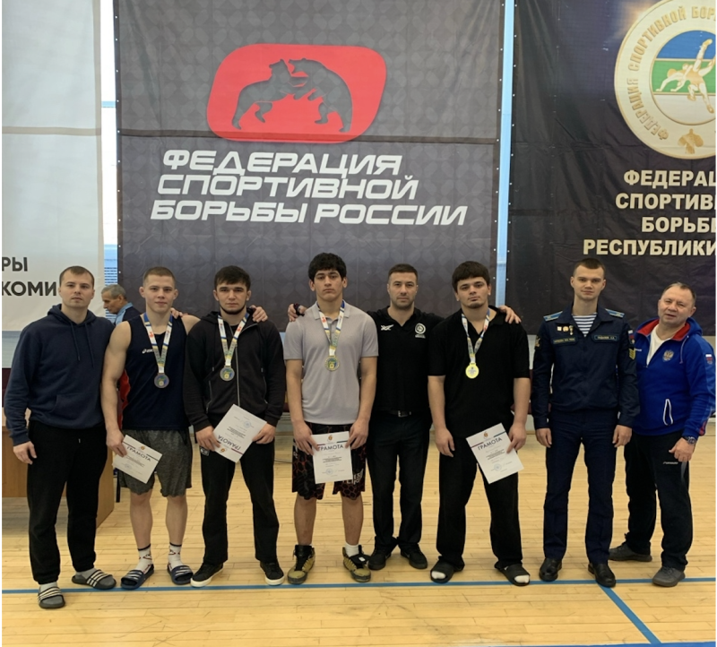 В Коми определили сильнейших борцов вольного стиля