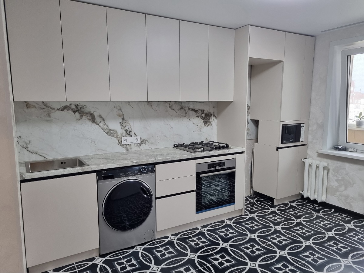 1 ложка на губку — и кухонные шкафчики приобретают первозданный вид: от липкого жира, пятен и подтеков не осталось и следа