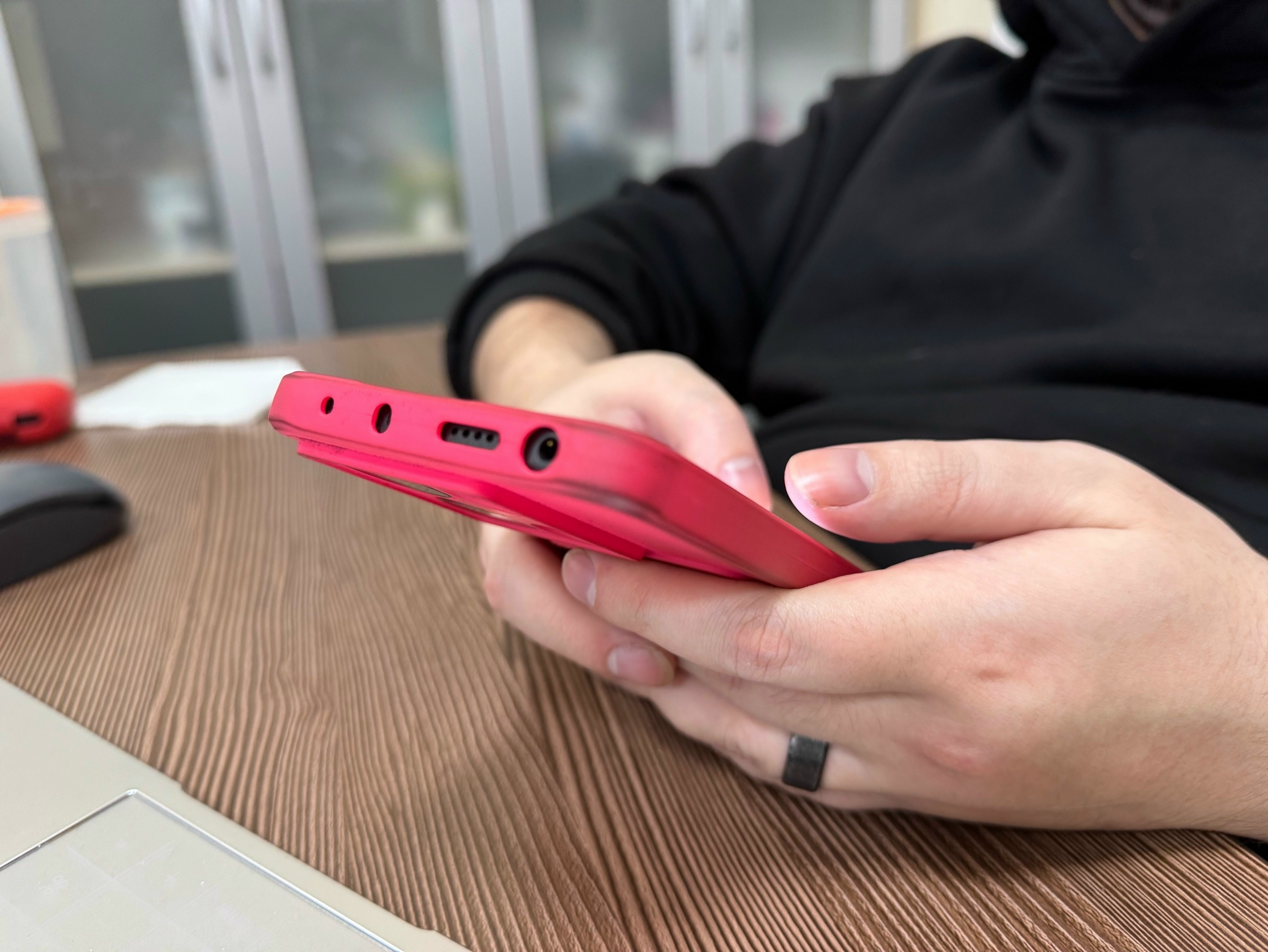 В Коми пенсионера обманом заставили перевести 300 тысяч рублей на "специальный счет"