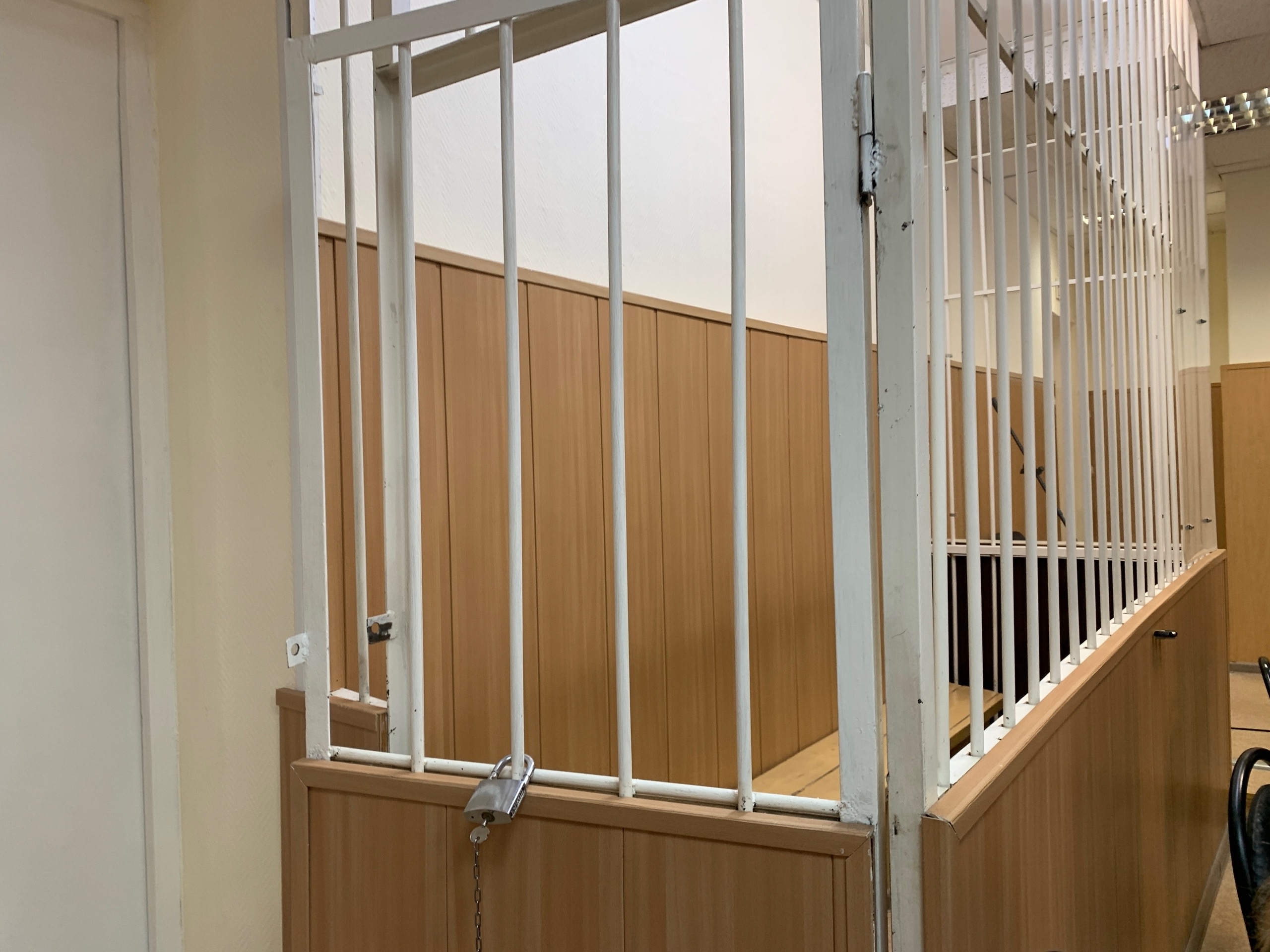 В Сыктывкаре преподавателю МВД, из-за действий которого пострадали два десятка человек, назначен домашний арест