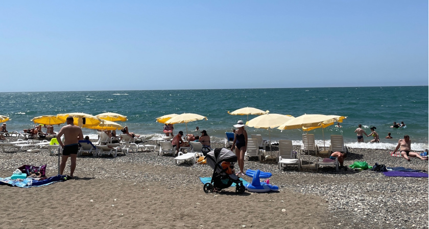 "Люди злые, змеи, грязь и невкусная еда": туристы делятся своим полным разочарованием от визита в Абхазию